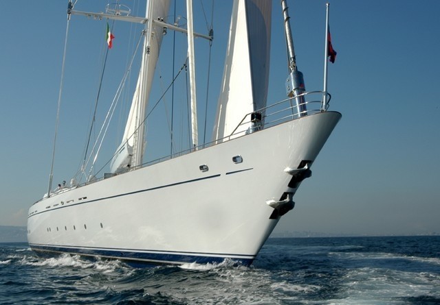 m5 yacht charter